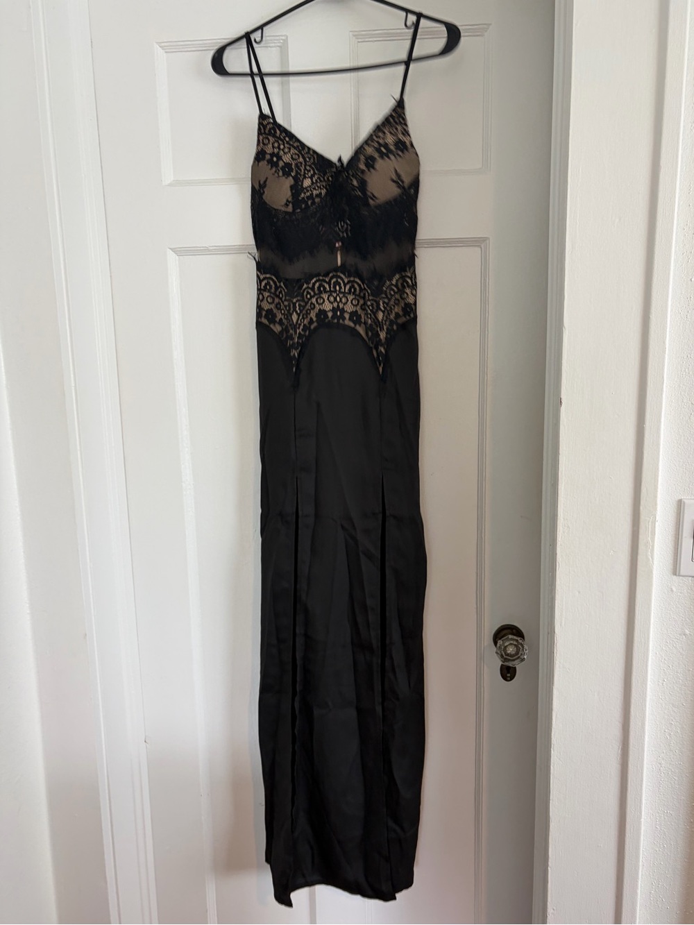 NWT L’atiste Lacey Dress